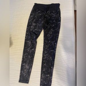 Lululemon women’s ankle length yoga pants